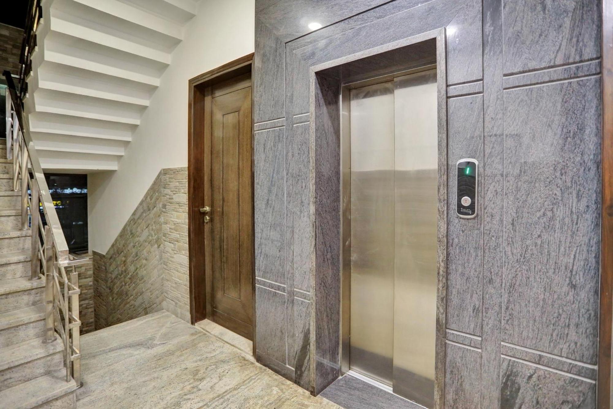 Готель Townhouse Xanthe Нойда Екстер'єр фото