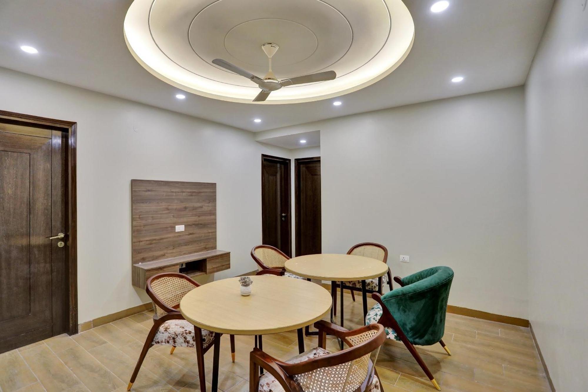 Готель Townhouse Xanthe Нойда Екстер'єр фото