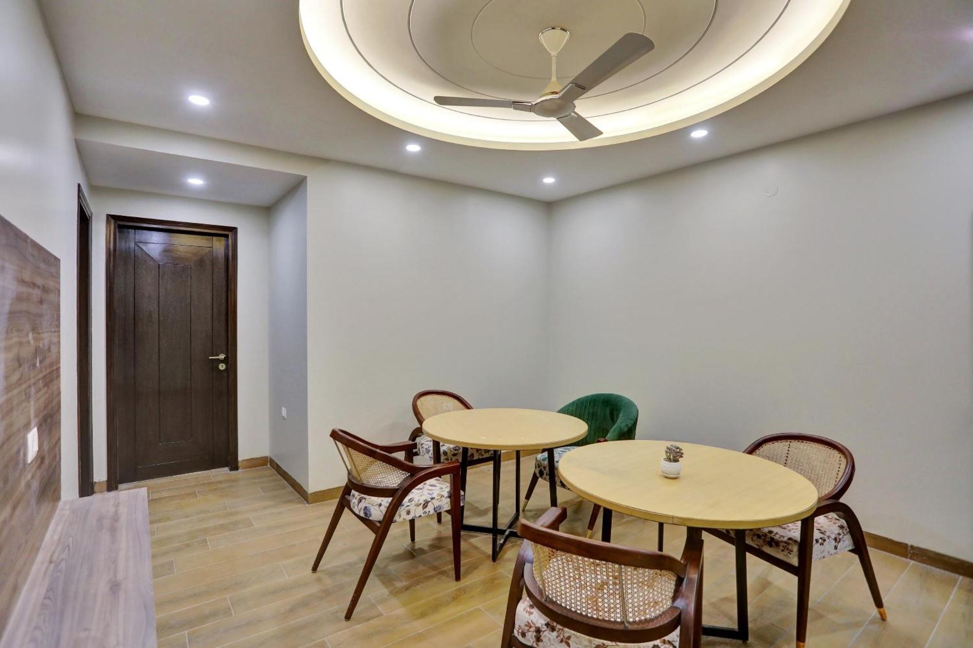 Готель Townhouse Xanthe Нойда Екстер'єр фото